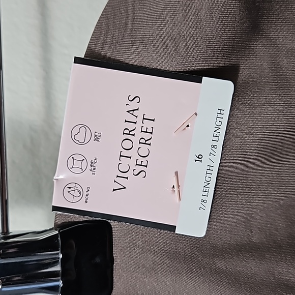 Victoria's Secret Live On Point Leggings! - Picture 5 of 7